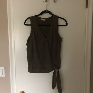 Wrap tank w/ side tie